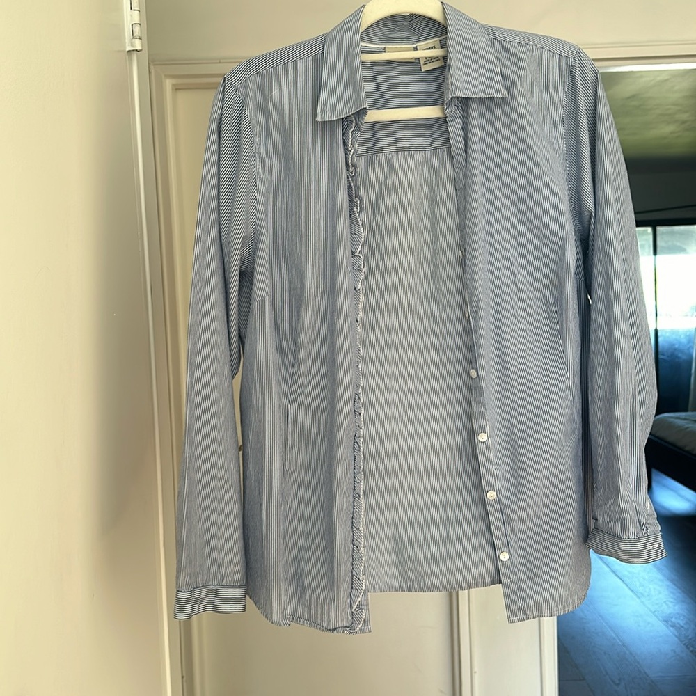 LLBean shirt blue/white stripes. Size L. 100% cotton. Raffle one side.